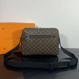 Picture of LV Mens Bags _SKUfw123336672fw